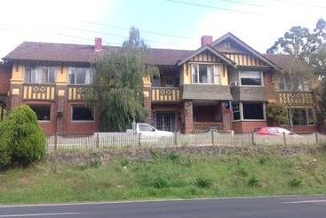 בית מלון כפרי Alpine Retreat