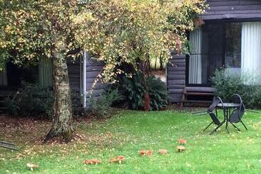 מוטל Crossways Country Inn