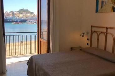 پانسیون Visitponza Le Stanze Sulla Spiaggia