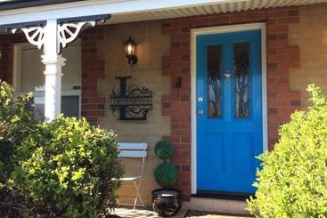 La Maison Riviere   The River House Bed & Breakfast