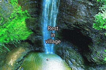 پانسیون Iveri House