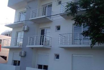 Pension (Hôtel basse catégorie) Studio Apartments Tea