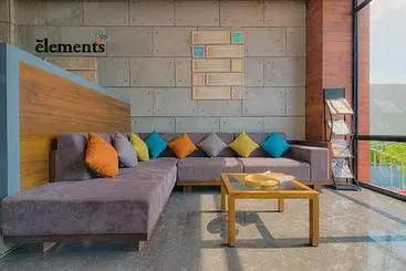 ユースホステル The Elements