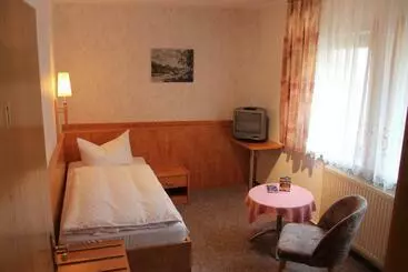 ユースホステル Gasthaus& Pension Zum Roten Haus