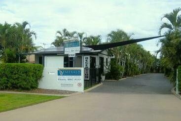 Emerald Motel Apartments