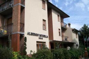 酒店 Mirella