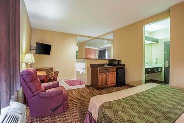 בית מלון כפרי Econo Lodge Inn & Suites