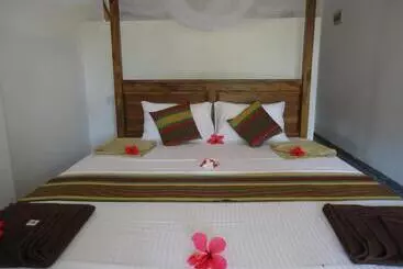 Bed and Breakfast Hiriketiya White House