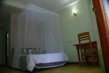 Szálloda Dinaro Guest