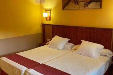 هتل Fuente Las Piedras