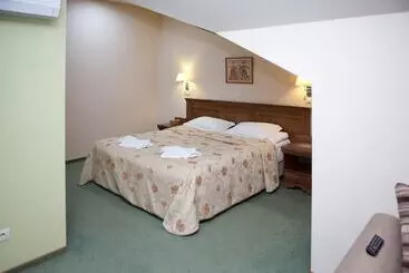 هتل Russkaya Derevnya