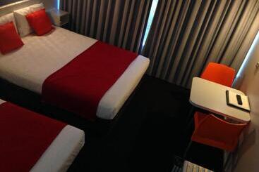 Waterfront Lodge Motel