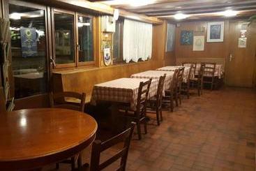 ユースホステル Pensione Cari