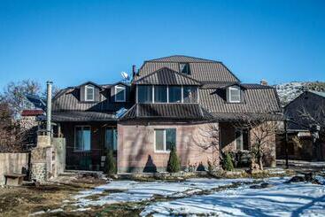 Pensjonat Stone Art Guest House & Camping