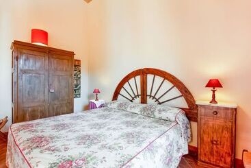 Boutique Cottage In Poggibonsi With Pool