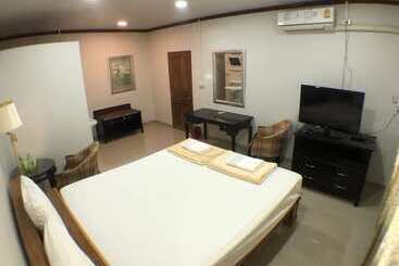 ペンション The Train Guesthouse