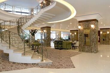 The Palace Hotel, Sunny Day