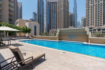 Отель Dream Inn Dubai Claren Downtown