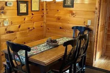 Mökkimajoitus Makin Memories