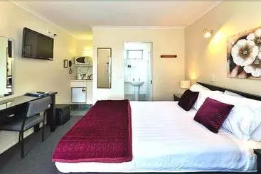 Accolade Lodge Motel