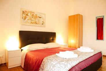 هتل آپارتمان Florence Rooms Novella