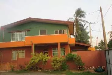 ホテル Larns Villa