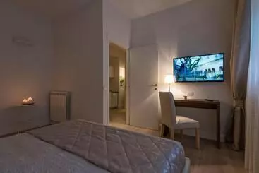 تختخواب و صبحانه Aruna Suites