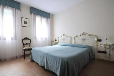 هتل Ca' Leon D'Oro