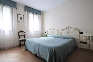 هتل Ca' Leon D'Oro