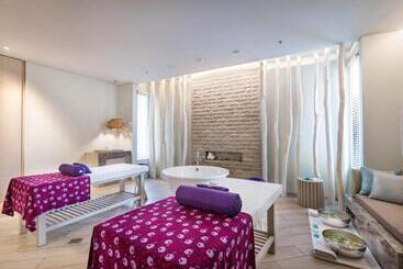 호텔 Ayana Komodo Waecicu Beach