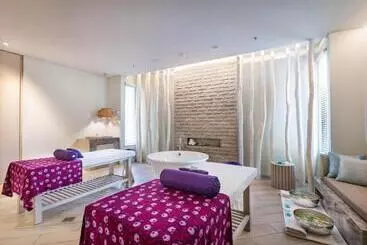 Hotelli Ayana Komodo Waecicu Beach