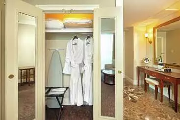 호텔 Hilton Lacleamy