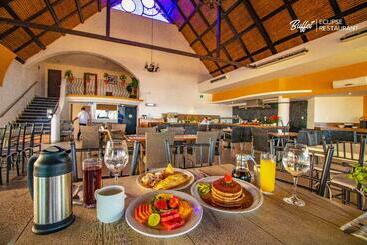 Luna Palace Hotel And Suites