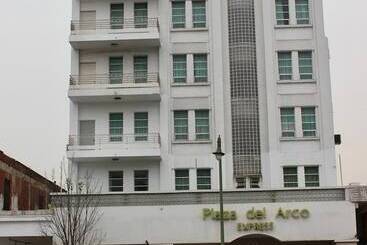 בית מלון כפרי Plaza Del Arco Express