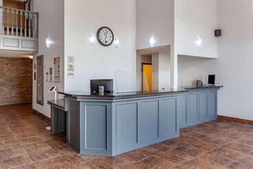 Hotel Quality Inn & Suites Edmonton International Airport