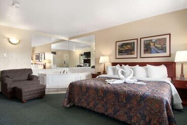 فندق Travelodge By Wyndham Drumheller Ab