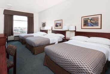 Motel Super 8 By Wyndham High River Ab