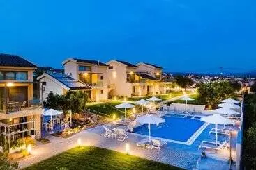 Aparthotel Miroes Suites
