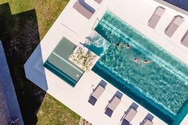 هتل آپارتمان Terra Olivia Luxury Villas And Suites