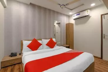 Hotel Oyo 75323  Signature