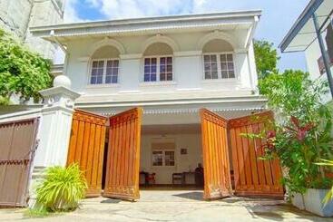 Bed and Breakfast Tarshish Villa   Colombo