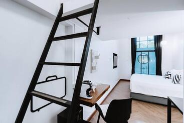 Blu Monkey Hub & Hotel Ranong