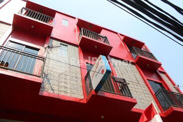 Hotel Snow White Residence Near Grogol Mitra Reddoorz