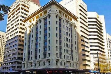 فندق Quality Apartments Adelaide Central