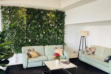 בית מלון כפרי Oakwood  & Apartments Brisbane