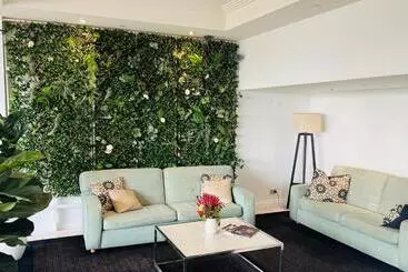 Отель Oakwood & Apartments Brisbane