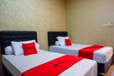 Hotel Reddoorz Syariah Near Pltu Cilacap
