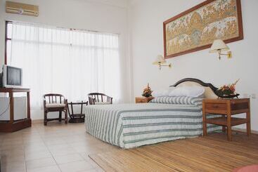 Hotel Warna Kedaton  And Meeting