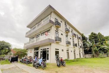 호텔 Oyo 3870 Homestay Arya