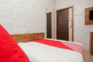 Fabhotel Indore Palace